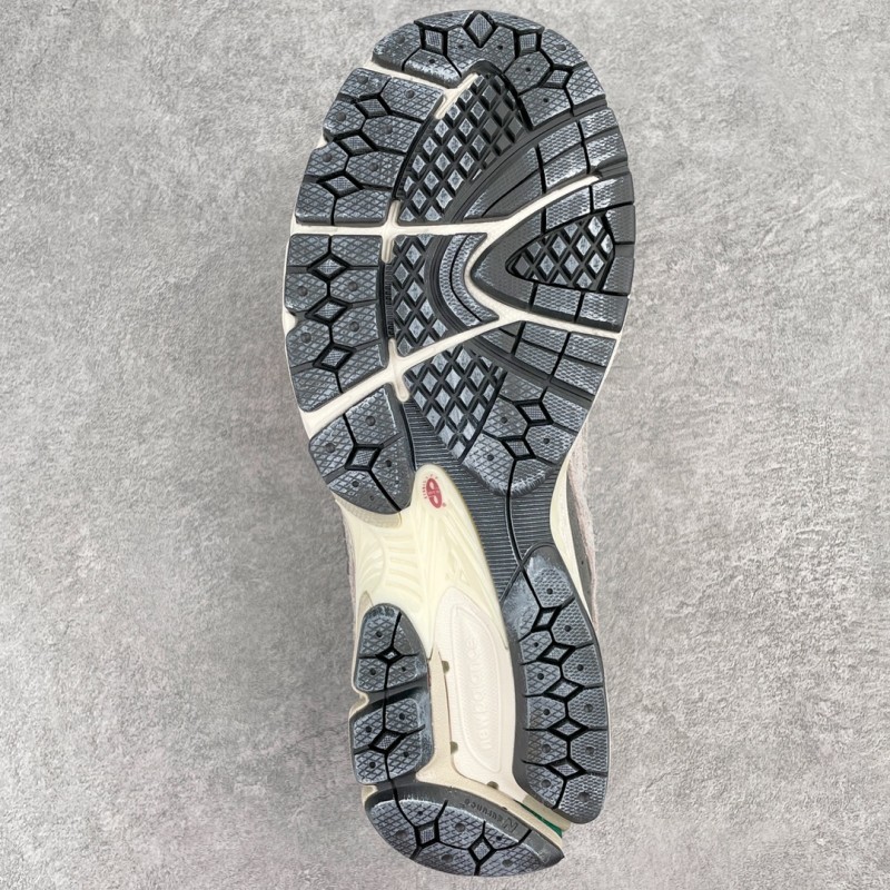 New Balance 2002R Sneaker 6