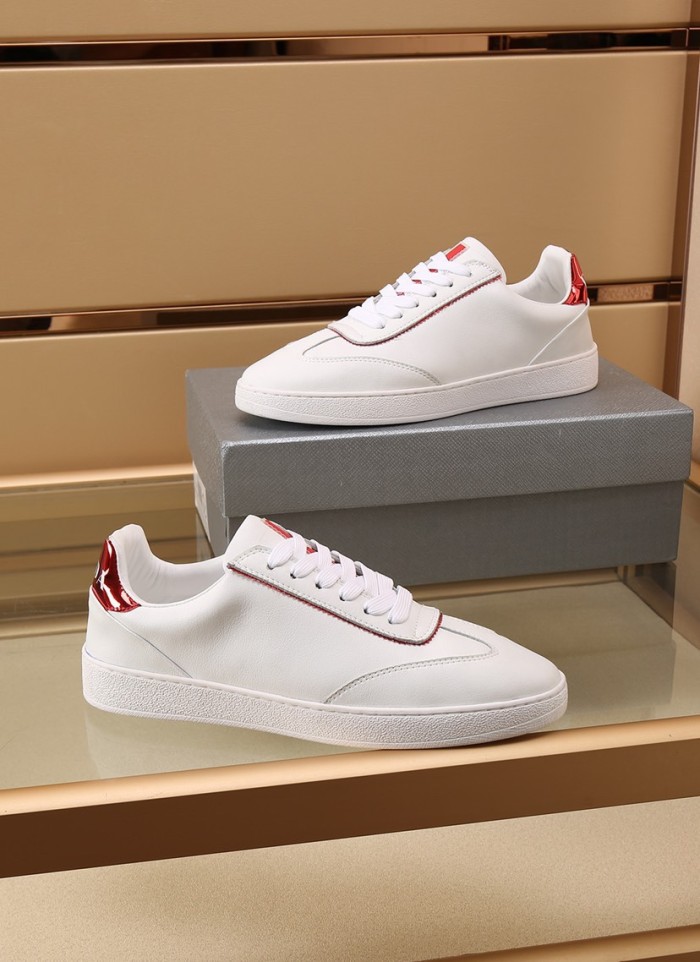Prada Low Top sneaker 22