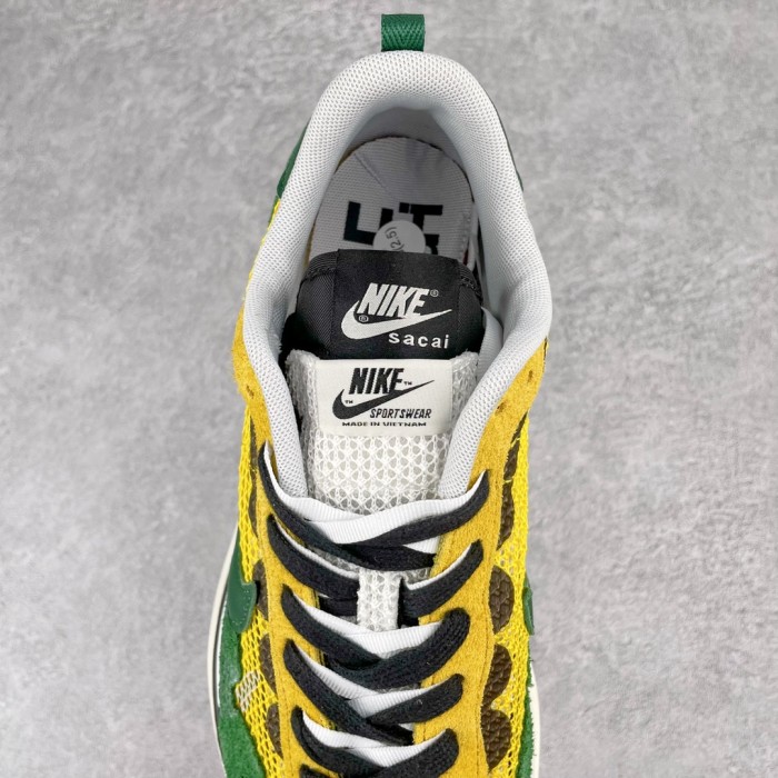 Nike Vaporwaffle sacai Tour Yellow Stadium Green