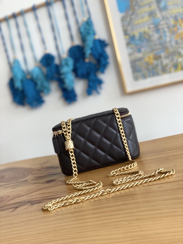 Handbag Chanel 81222 size 16.5 cm