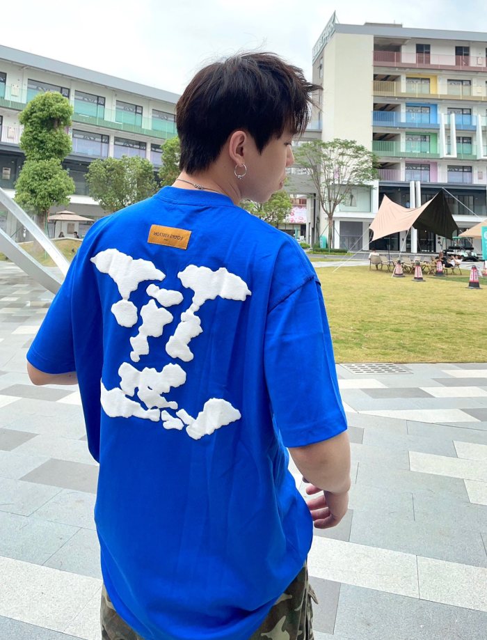 Clothes Louis Vuitton 137