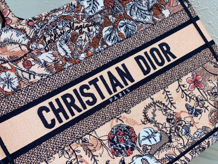 Handbag Dior 8001 size 36 x 27.5 x 16.5 cm