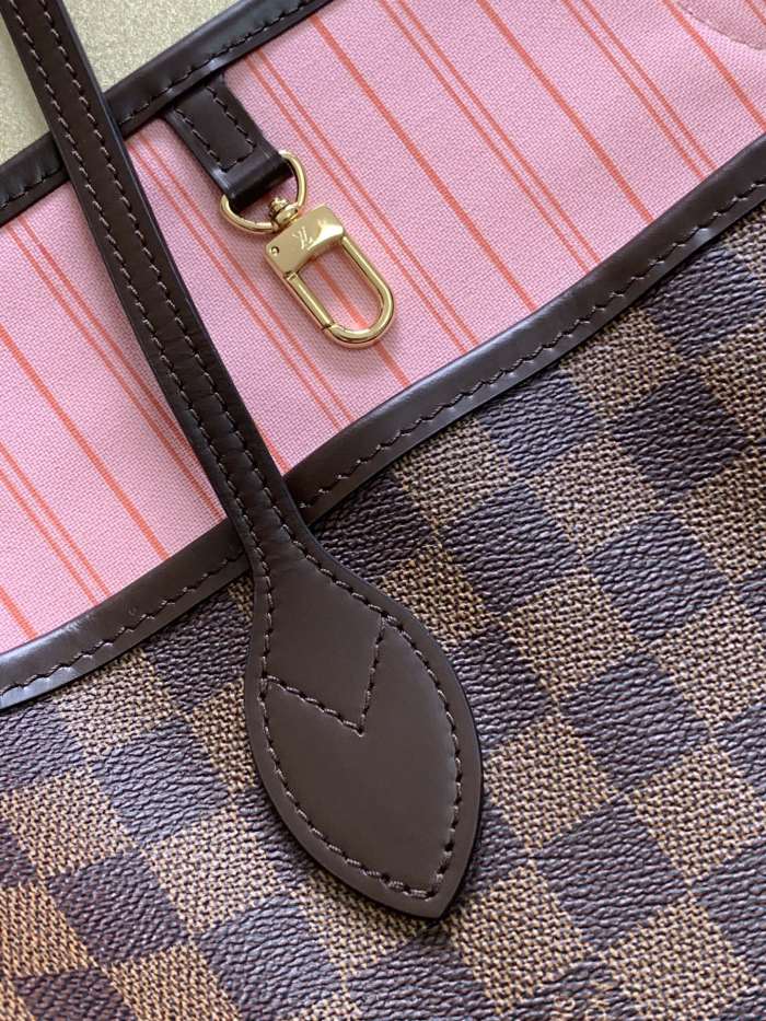 Handbag Louis Vuitton M40990 size 40*33*20
