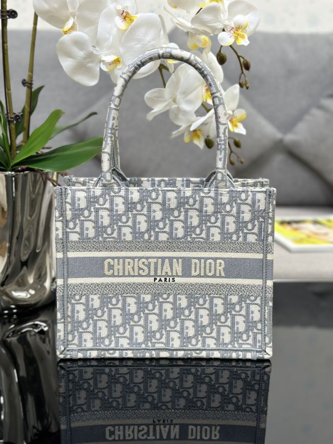Handbag Dior M1286 size 26.5 x 21 x 14 cm