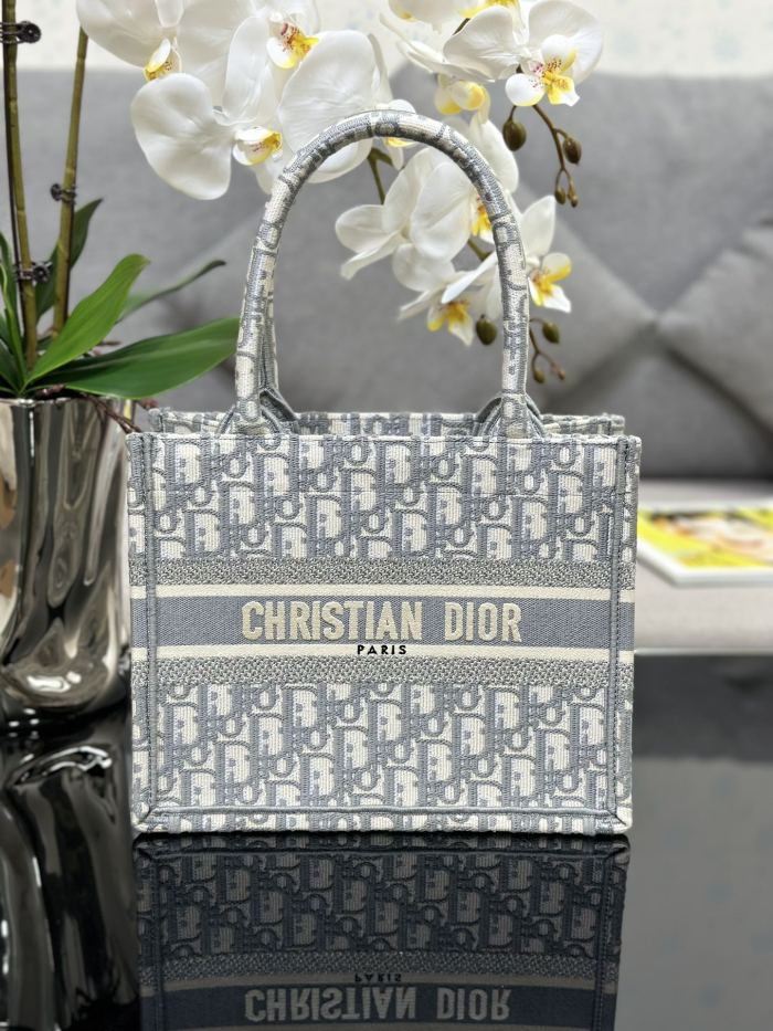 Handbag Dior M1286 size 26.5 x 21 x 14 cm