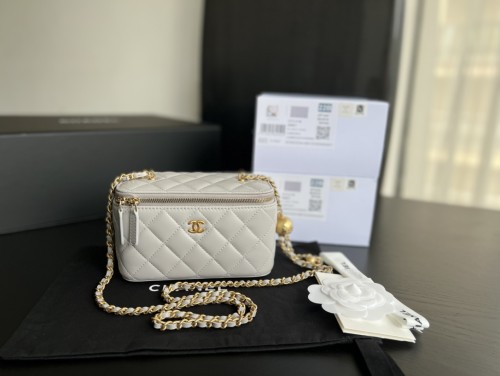 Handbag Chanel AP2303 size 17cmx9.5cmx8 cm