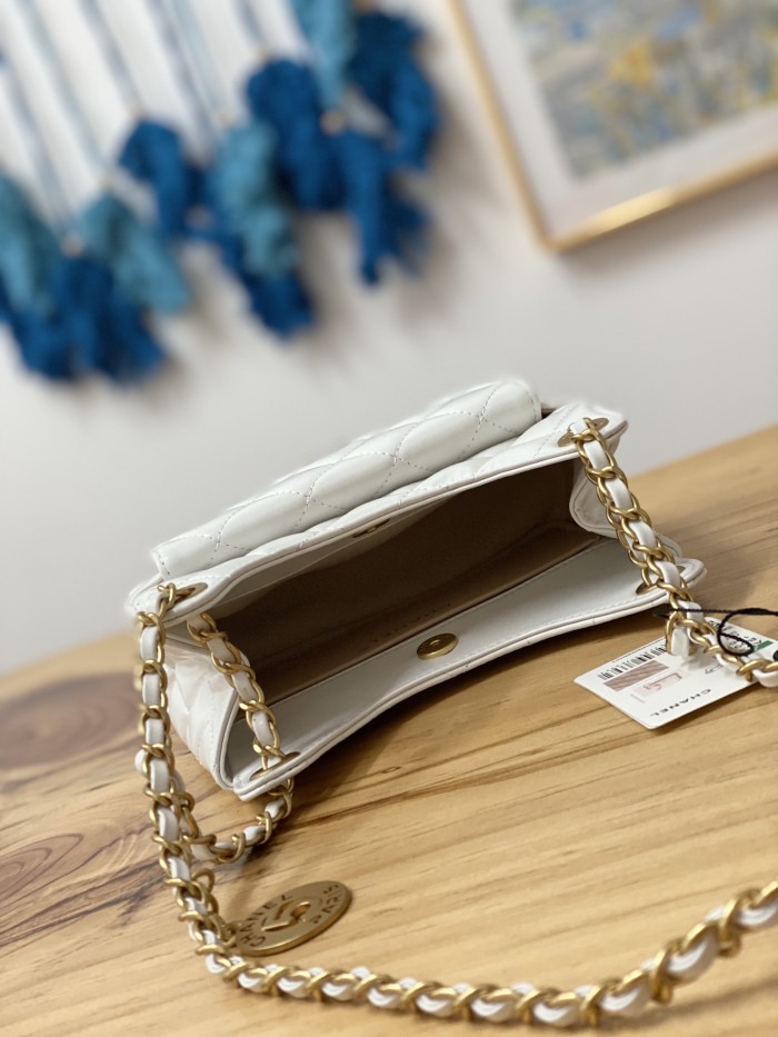 Handbag Chanel AS3710 size 17×19×6 cm