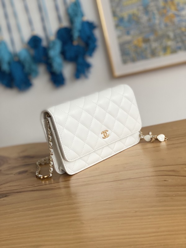 Handbag Chanel 81225 size 19 cm