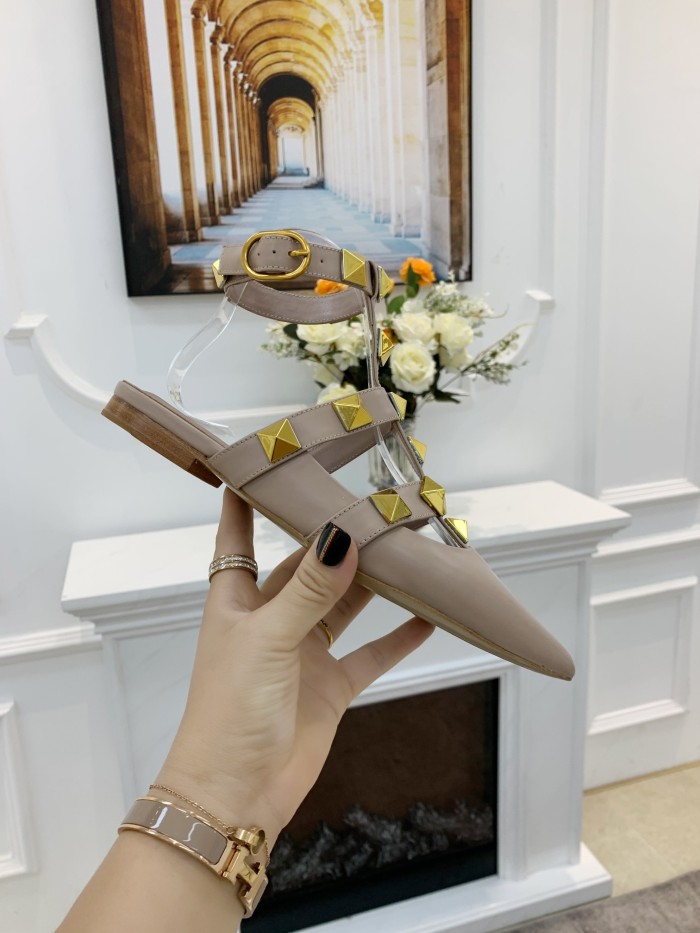 VALENTINO GARAVANI Roman Stud WOMEN 33