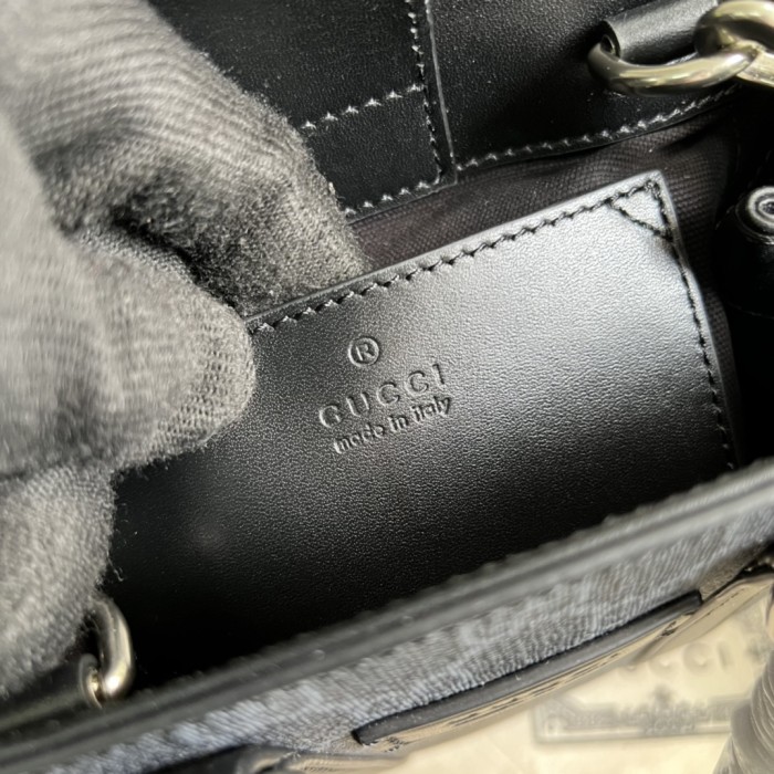 Handbag Gucci 696010 size 16*20*7 cm