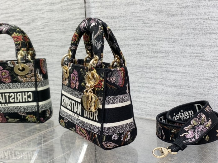 Handbag Dior size 17*7*15 cm