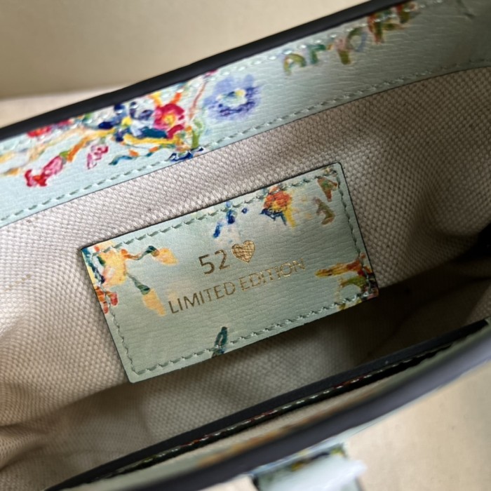 Handbag Gucci 637091 size 19*13*3 cm