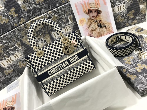 Handbag Dior M0565 24*20*11 cm