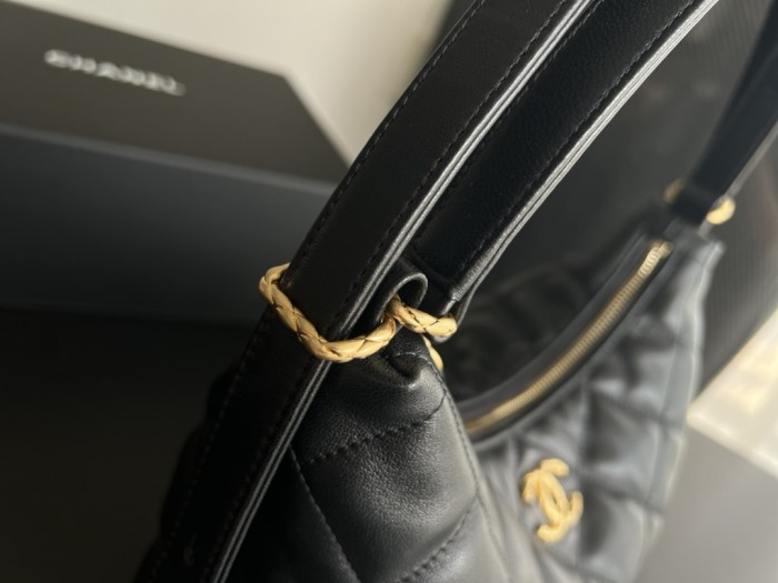 Handbag Chanel size 30cmx37cmx8 cm