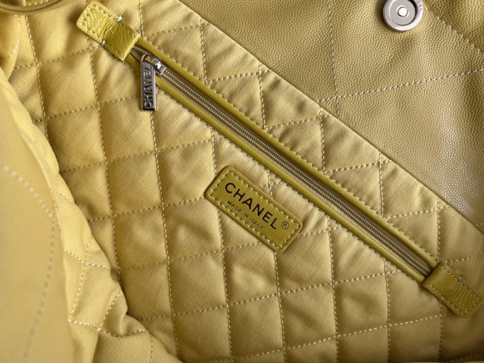 Handbag Chanel size 39cmx42cmx8 cm