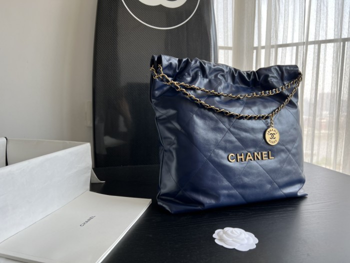 Handbag Chanel size 39cmx42cmx8 cm