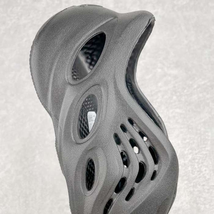 adidas Yeezy Foam RNR Onyx