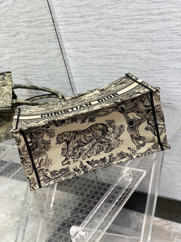 Handbag Dior size 36*18*28 cm