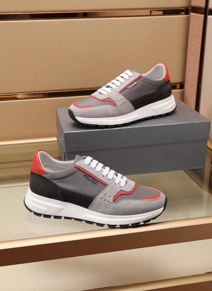 Prada Low Top sneaker 26