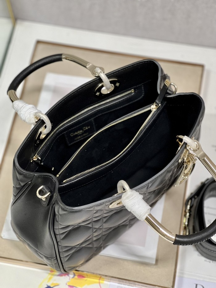 Handbag Dior 1202 size 31×31×11 cm