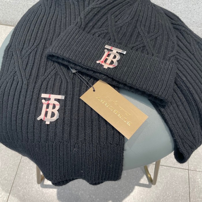 Hat & Scarf Burberry 1