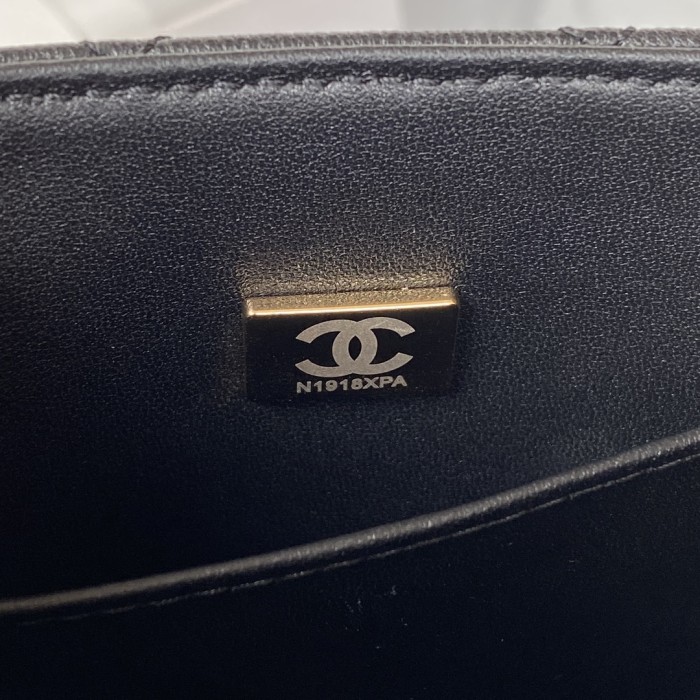 Handbag Chanel AS3648 size 17X14.5X7.5 cm