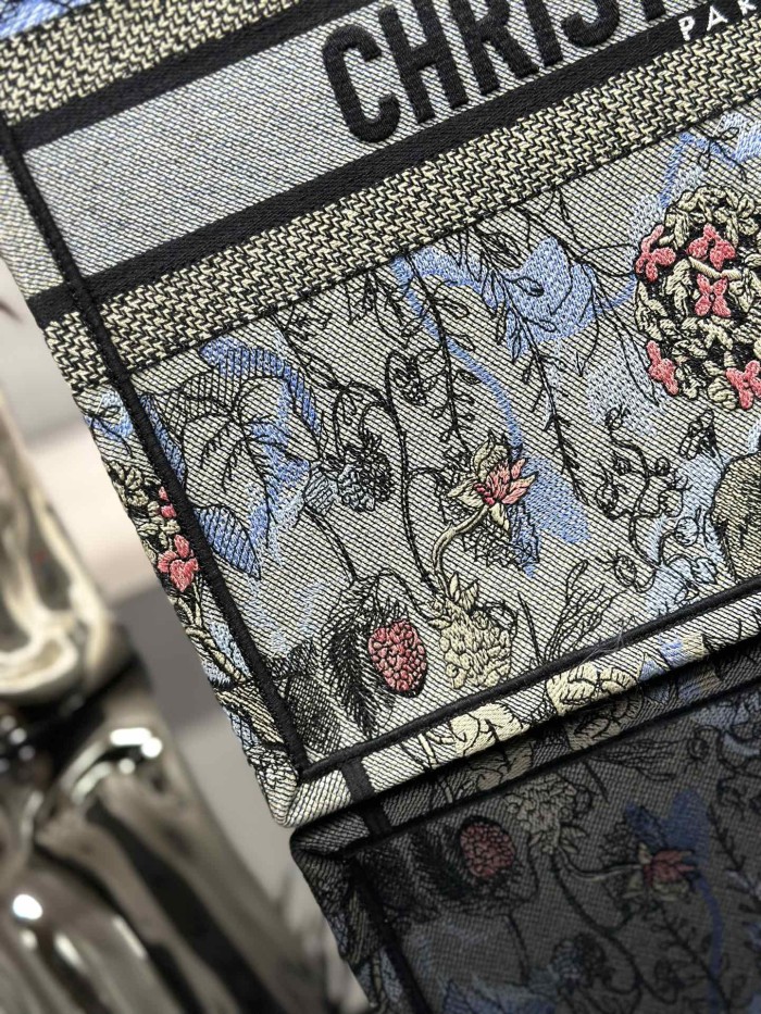 Handbag Dior M1286 size 42 x 35 x 18.5 cm