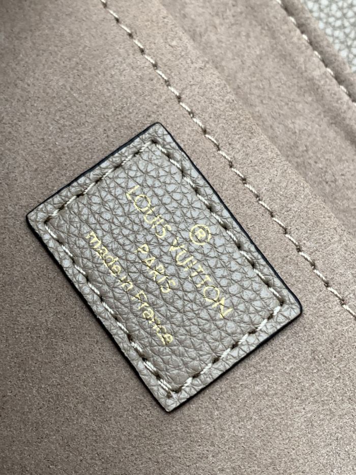 Handbag Louis Vuitton M44550 size 21x15x8 cm