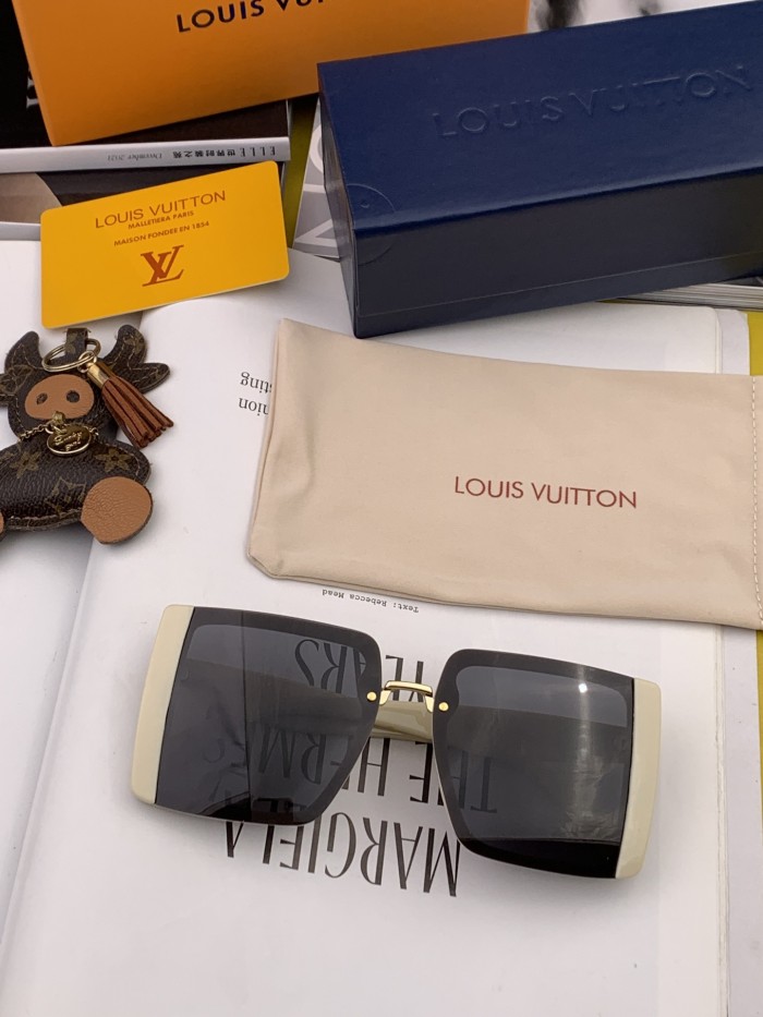Sunglasses Louis Vuitton L07702