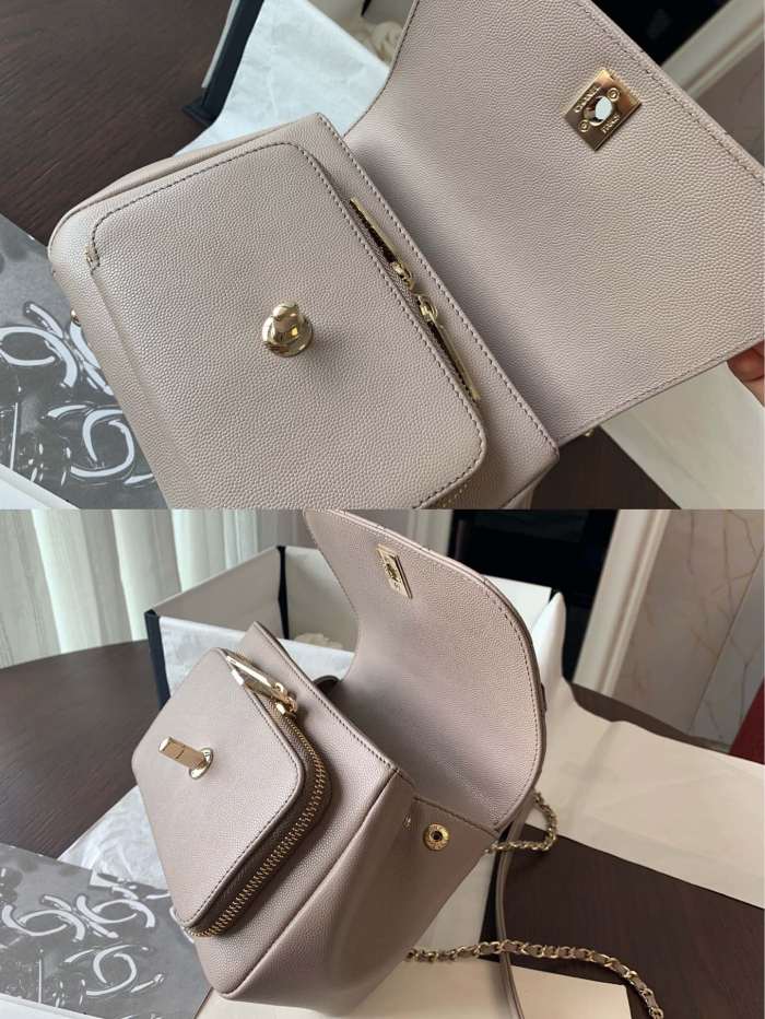 Handbag Chanel A93067 size 20 cm