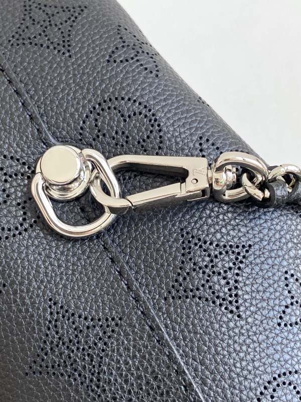 Handbag Louis Vuitton M20703 size 28 x 34 x 12 cm