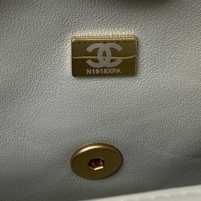 Handbag Chanel AS2431 size 20x12x6 cm