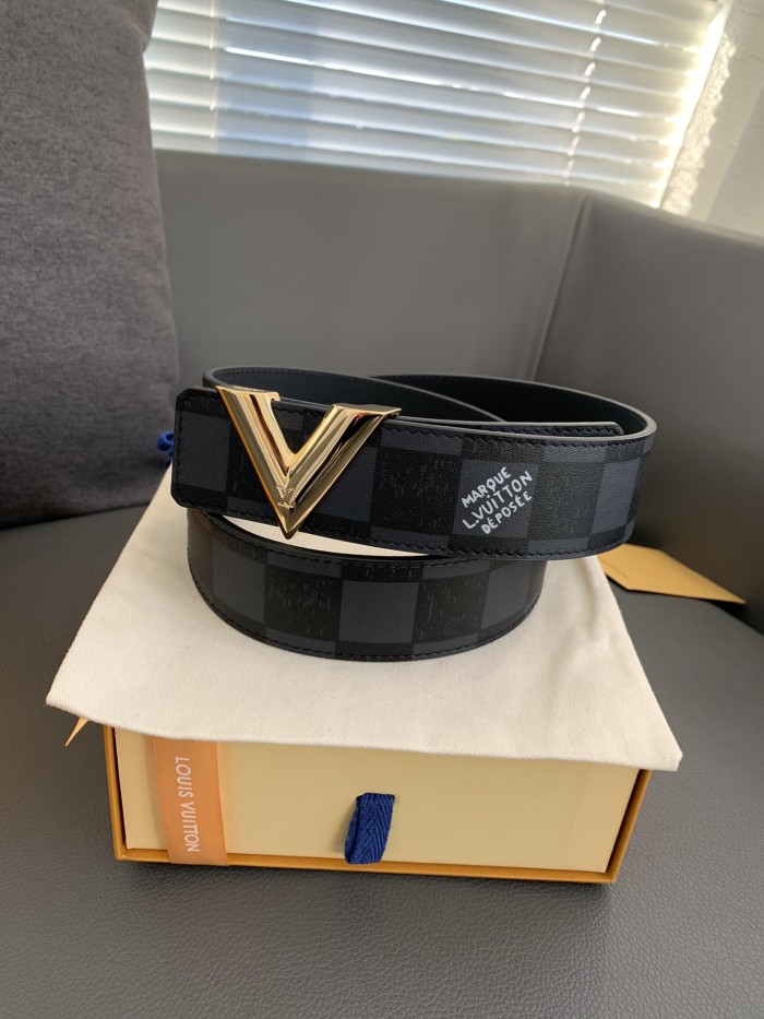 Louis Vuitton Belt 10 (width 4cm)