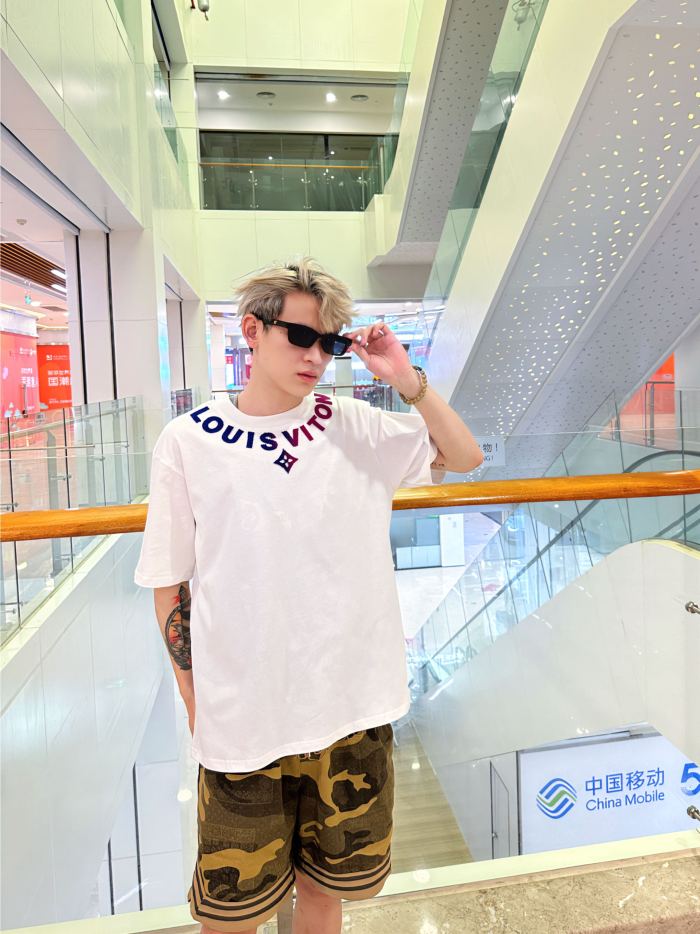 Clothes Louis Vuitton 437