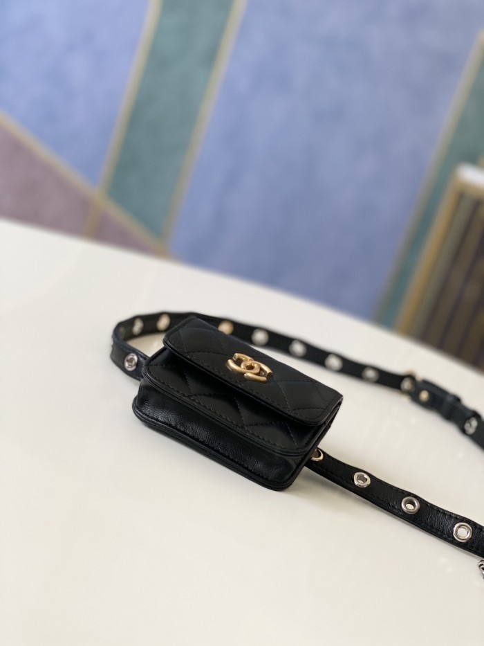 Handbag Chanel 81179 size 12 8.5 2.5 cm