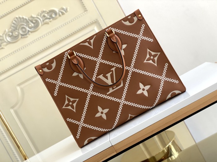 Handbag Louis Vuitton M45595 size 35-28-15cm