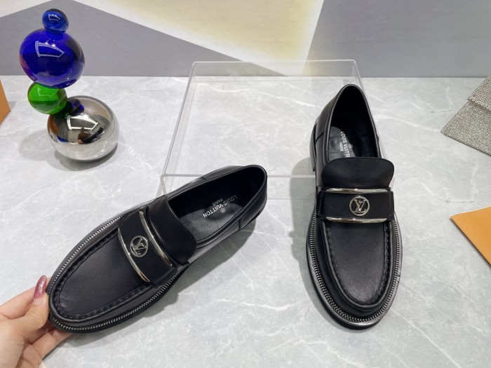 Louis Vuitton shoes WOMEN 3