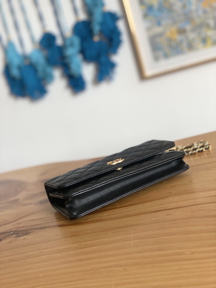 Handbag Chanel 81229 size 19 cm