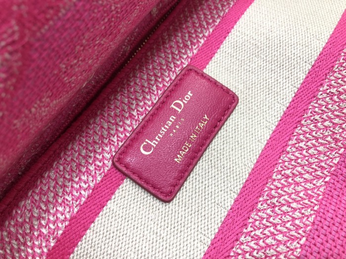 Handbag Dior M0566 size 32 x 25 x 11 cm