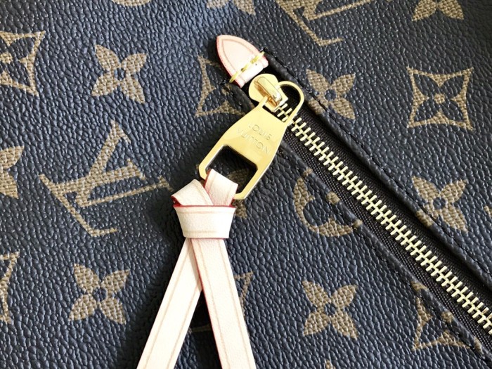 Handbag Louis Vuitton M42267 size 42/27/17 cm