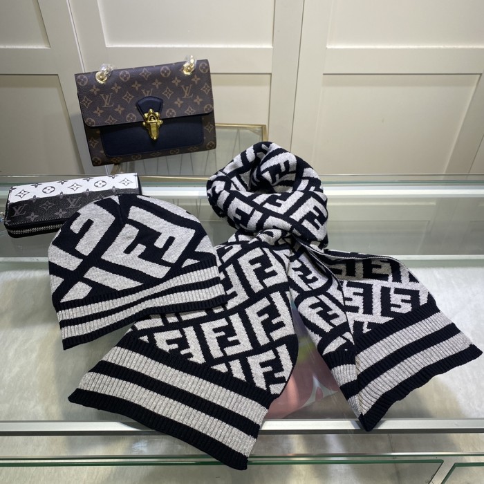 Hat & Scarf Fendi 1