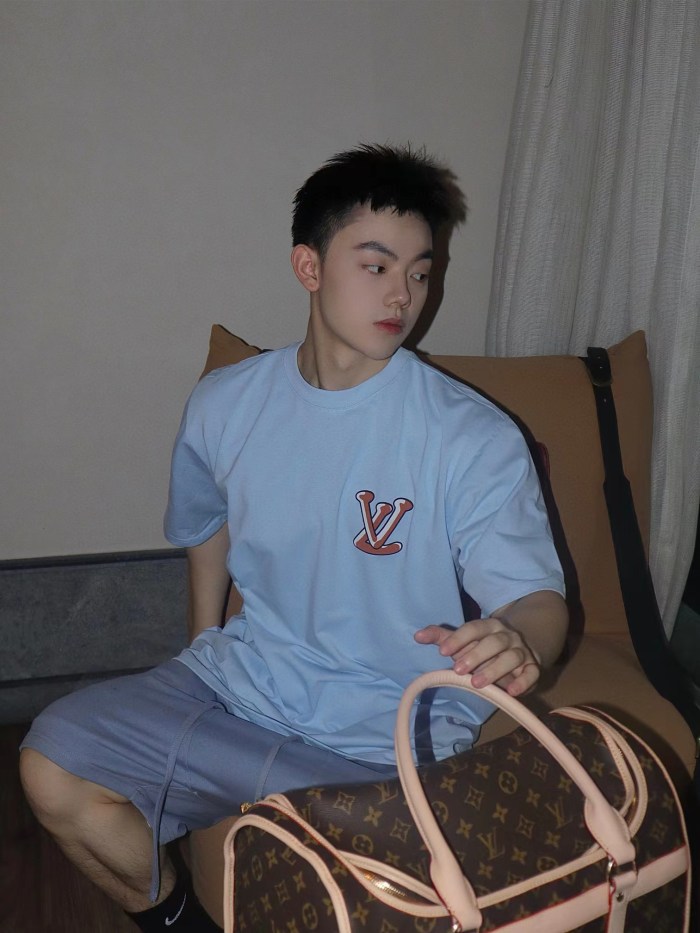 Clothes Louis Vuitton 100