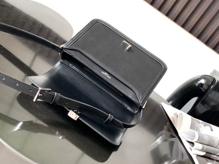 Handbags SAINT LAURENT 634305 size 23x16x6 cm