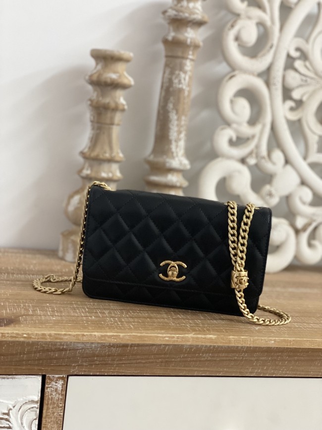 Handbag Chanel 81221 size 19 cm