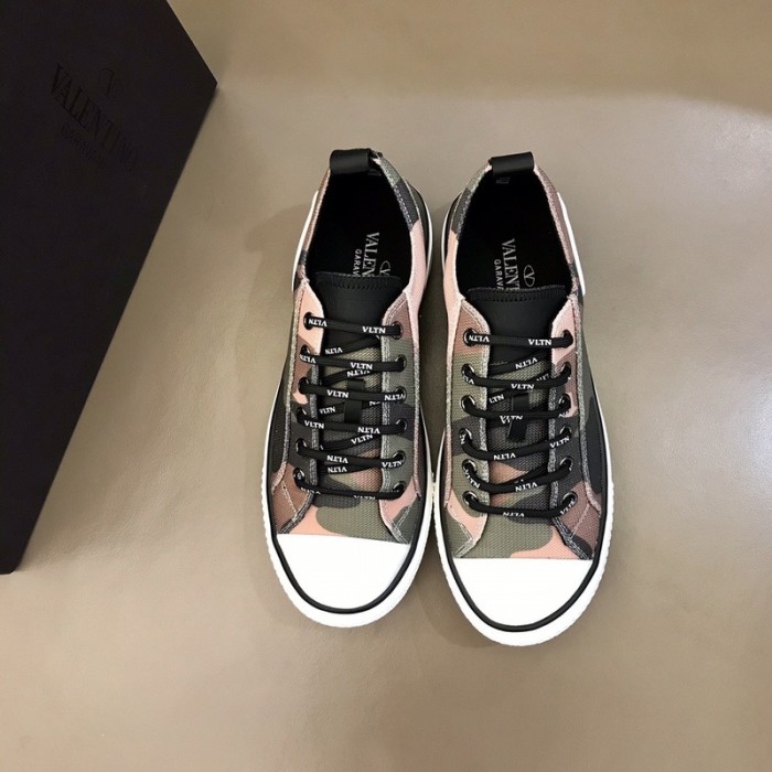Valentino Garavani Giggies VLTN TIMES low-top sneakers 9