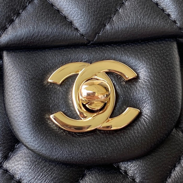 Handbag Chanel AS2431 size 20x12x6 cm