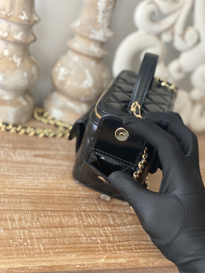 Handbag Chanel 81231 size 10*17*8.5 cm