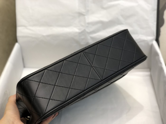 Handbag Chanel A088 size 30x8x21 cm