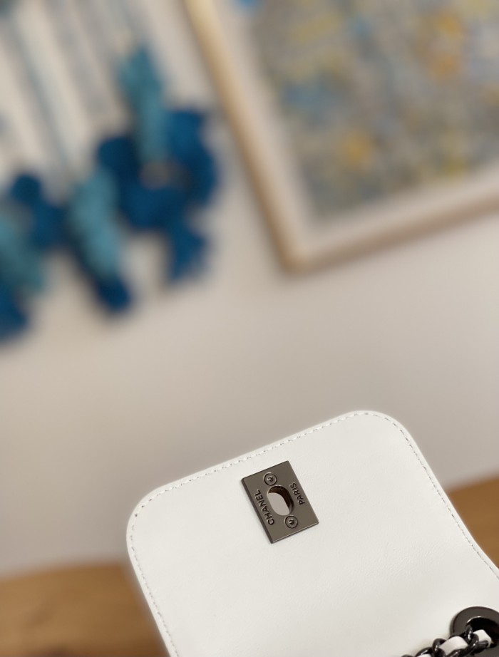 Handbag Chanel 88631 size 11 11 5 cm