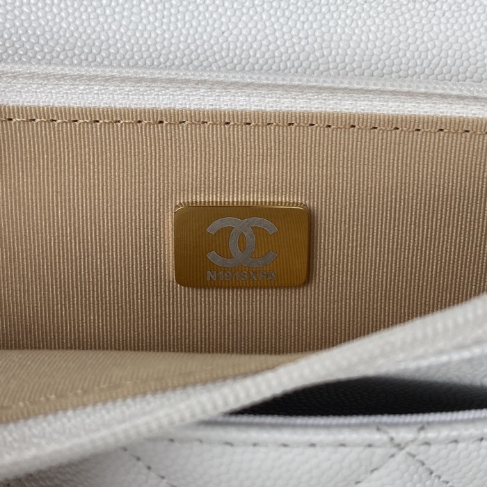 Handbag Chanel AP2840 size 12.3x19.2x3.5 cm